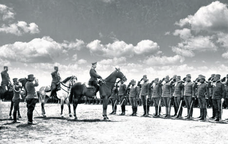 1916_-_Divizia_1_Voluntari_sarba_-_Ţarul_Nicola_II_trece_divizia_in_revista_la_Odesa 2.jpg