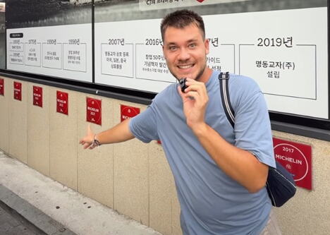 Nikola Brzak probao rezance u čuvenom restoranu Myeongdong Kyoja u Seulu (2).png