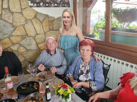 Dr Milovan Milošević, supruga i Slađana -slike sa Milovanovg rođendana prošle godine.jpg