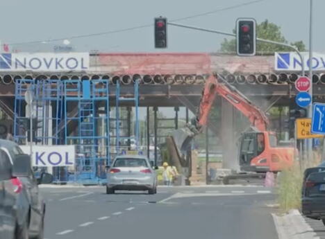 Novi Beograd podvožnjak Bulevar umetnosti Bulevar Crvene armije (2).png