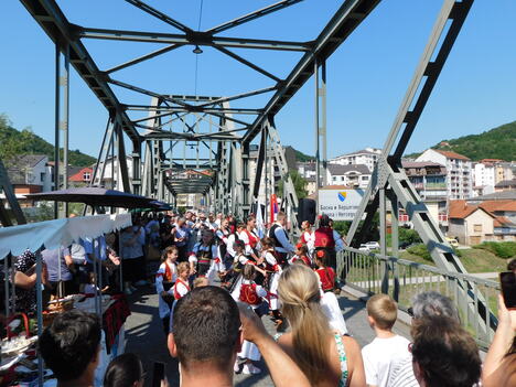 MALI ZVORNIK - Ljudi i mostovi.JPG
