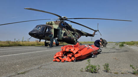 Vojska Srbije - helikopter i vodosnabdevanje.jpeg