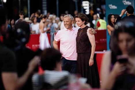 Emily Watson and Emir Hadžihafizbegović.png