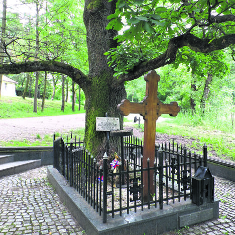 O Prvobitni grob Na ovom mestu je bio sahranjen Vožd