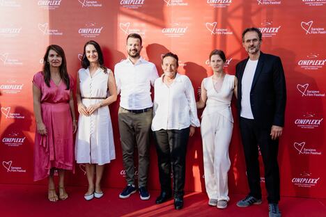 Ekipa filma Planina i predsednik Crne Gore Jakov Milatović, Foto Sarajevo Film Festival, (c) Obala Art Centar.jpeg