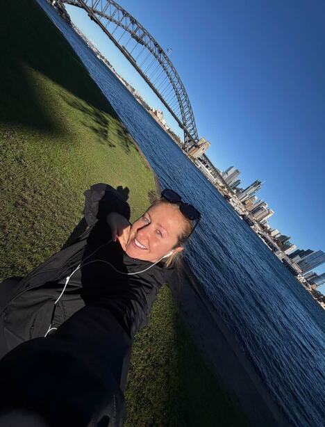 Bet Hakman život u Australiji