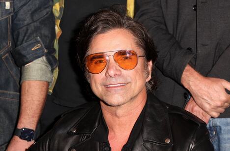 Džon Stamos