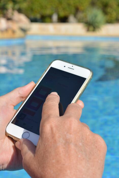 Telefon koji je pao u morsku vodu i koraci za pravilno sušenje uređaja