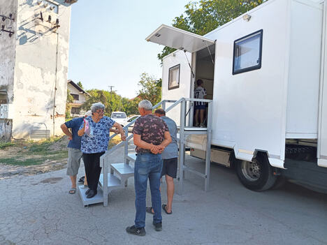 Pokretna apoteka u selu Velepolje