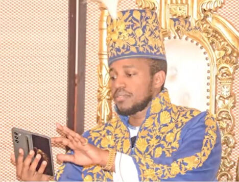 KRALJ ugandskog kraljevstva Tooro, Oyo Nyimba Kabamba Iguru Rukidi IV (2).jpg