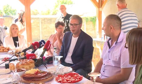 Aleksandar Vučić Odžaci domaćinstvo porodice Stanimirović (7).png