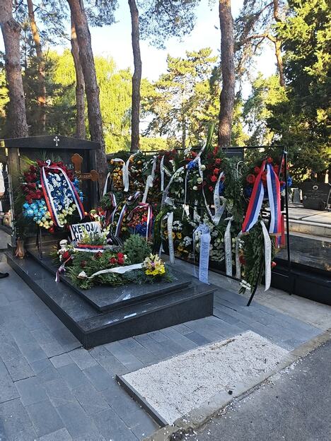 Ratko Mladić grob Topčidersko groblje (5).jpeg