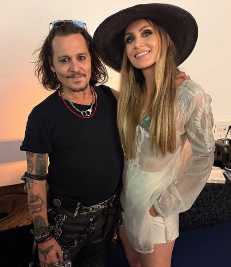 Jelena Gavrilović i Džoni Dep nakon koncerta grupe Hollywood Vampires u Zagrebu (2).PNG