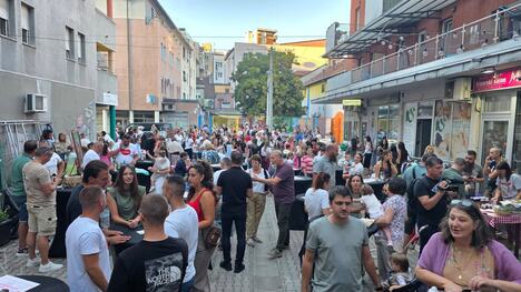 Za malu Janu - bazar 1.jpg