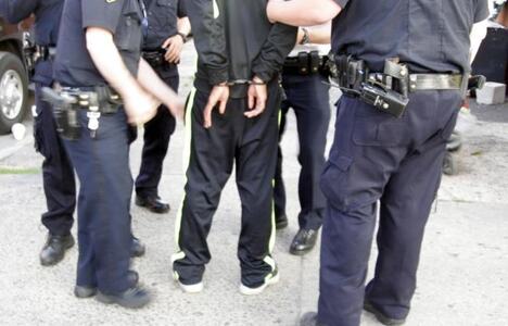 hapšenje policija lisice