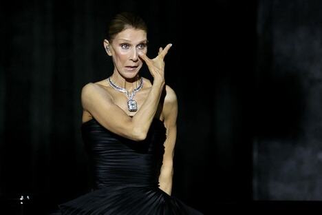 Selin Dion plače na svom koncertu u Parizu