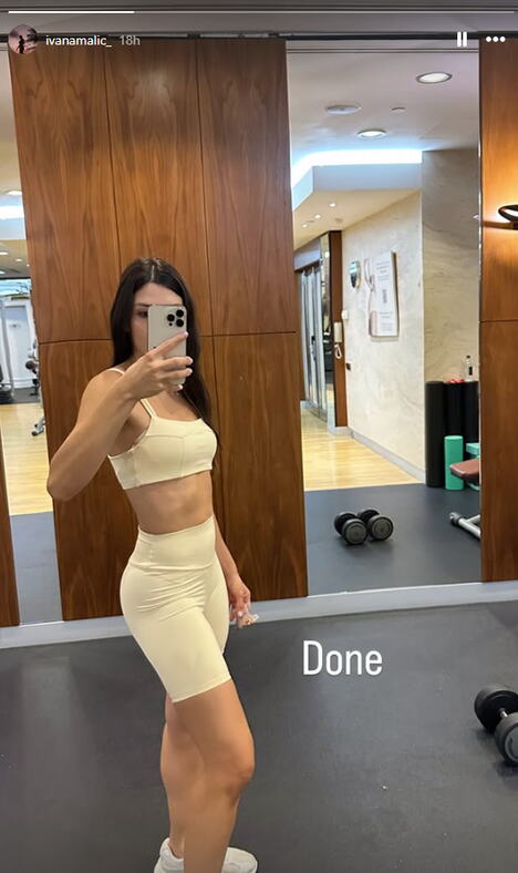 Ivana Malić pozira u sportskom topu i šortsu nakon treninga u teretani