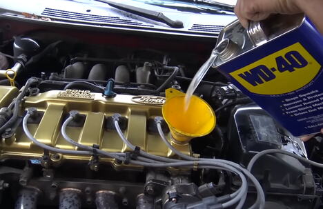 Ford Probe u koji je umesto motornog ulja sipan WD-40 završava u plamenu tokom eksperimenta (3).png