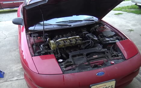 Ford Probe u koji je umesto motornog ulja sipan WD-40 završava u plamenu tokom eksperimenta (4).png