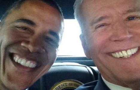 barak-obama-dzozef-bajden-selfi.jpg