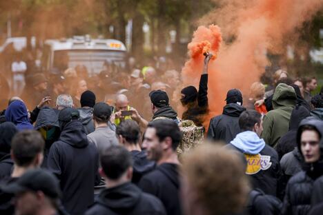Nasilni demonstranti krajnje desnice tokom sukoba sa policijom na protestu u Hagu