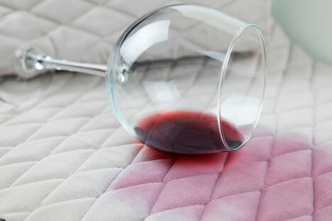 fleka od crvenog vina