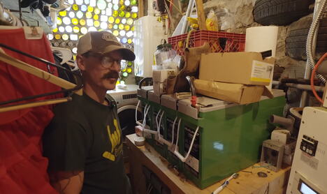 Earthship kuća od automobilskih guma u planinama Kolorada (19).PNG