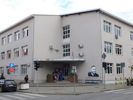 LOZNICA -Tehnička škola.JPG