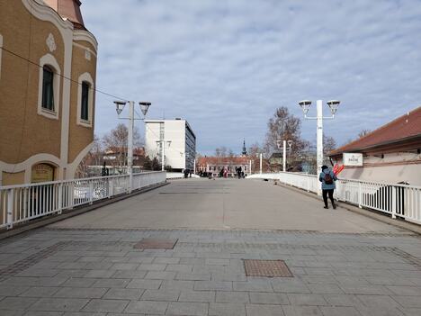 Zrenjanin, most u Zrenjaninu, građani, zima