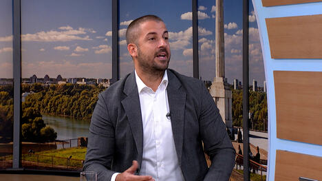 politički analitičar Dejan Lisica u studiju Kurir televizije