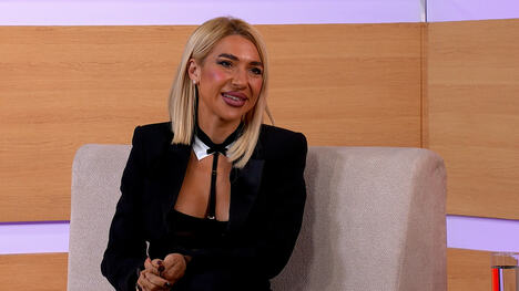 Jovana Jeremić, voditeljka i urednica RTV Pink u studiju Kurir televizije