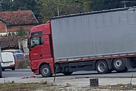 saobraćajna nesreća automobil potpuno slupan posle sudara sa kamionom Čačak