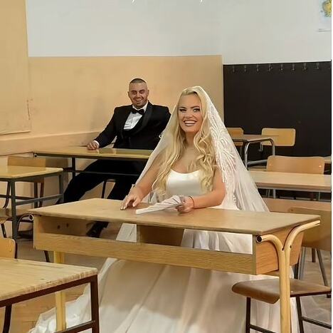 Mladi par se venčao i došao da se slika u školi i učionici gde su se zavoleli