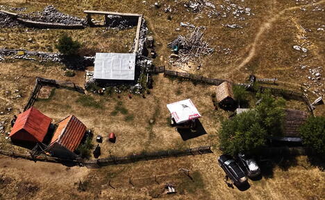 Mileva i Pavle Drvendžija na Morinskoj visoravni, poznatoj kao hercegovački Tibet