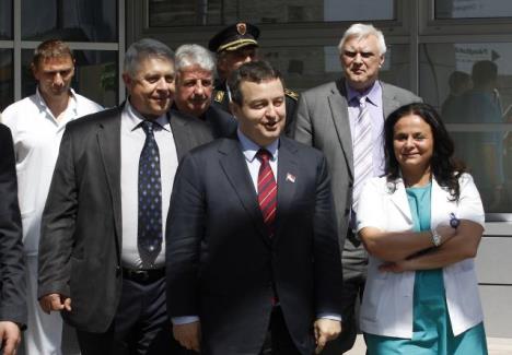 ivica-dacic-klinicki-centar-vojvodine-ranjavnaje-policajca.jpg