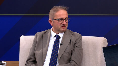 prof. Stevica Deđanski iz Centra za razvoj međunarodne saradnje u studiju Kurir televizije