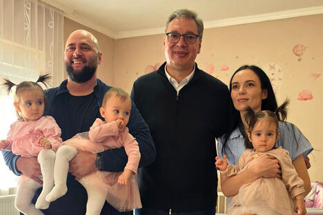 Aleksandar Vučič srbobran trojke