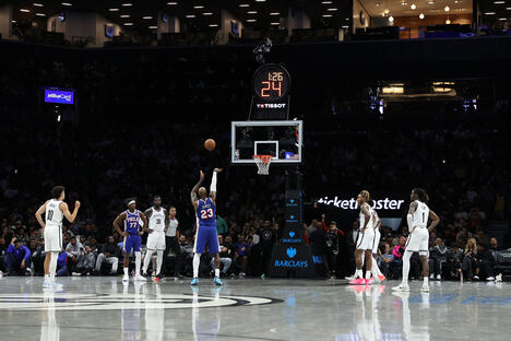 Lebron Džejms u dresu Filadelfije