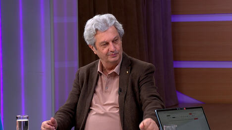 Milomir Marić, novinar u studiju Kurir televizije