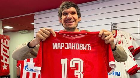 Boban Marjanović sa dresom Crvene zvezde