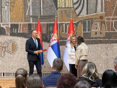 Dodela rešenja majkama