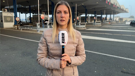 Aleksandra Dražić - novinarka Kurira kod graničnog prelaza Batrovci