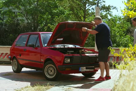 Crveni jugo 55 iz 1989. godine pre i posle obnove u emisiji „Trgovci automobilima“