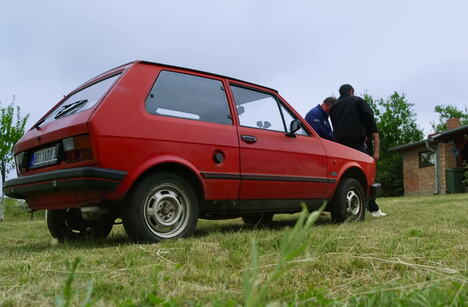 Crveni jugo 55 iz 1989. godine pre i posle obnove u emisiji „Trgovci automobilima“