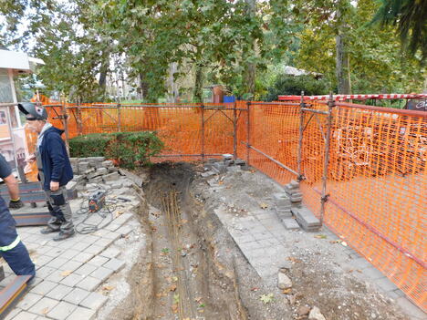 BANJA KOVILJAČA -Glavna kapija morala da se skloni.JPG
