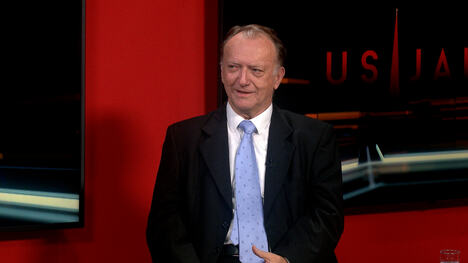 prof. Duško Lopandić, predsednik Foruma za međunarodne odnose Evropskog pokreta u studju Kurir televizije