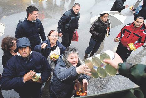 srbija-poplave-tragedija-spasavanje-stanovnistvo.jpg