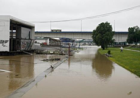 beograd-sava-poplave-nasip-odbrana.jpg