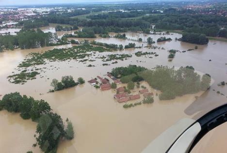 poplava-poplave-obrenovac-reka-voda-nasip-foto.jpg