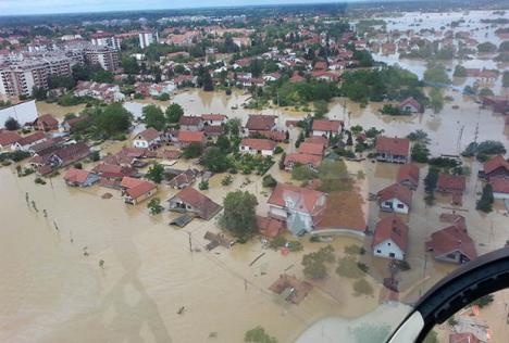 poplava-poplave-obrenovac-reka-voda-nasip-foto.jpg